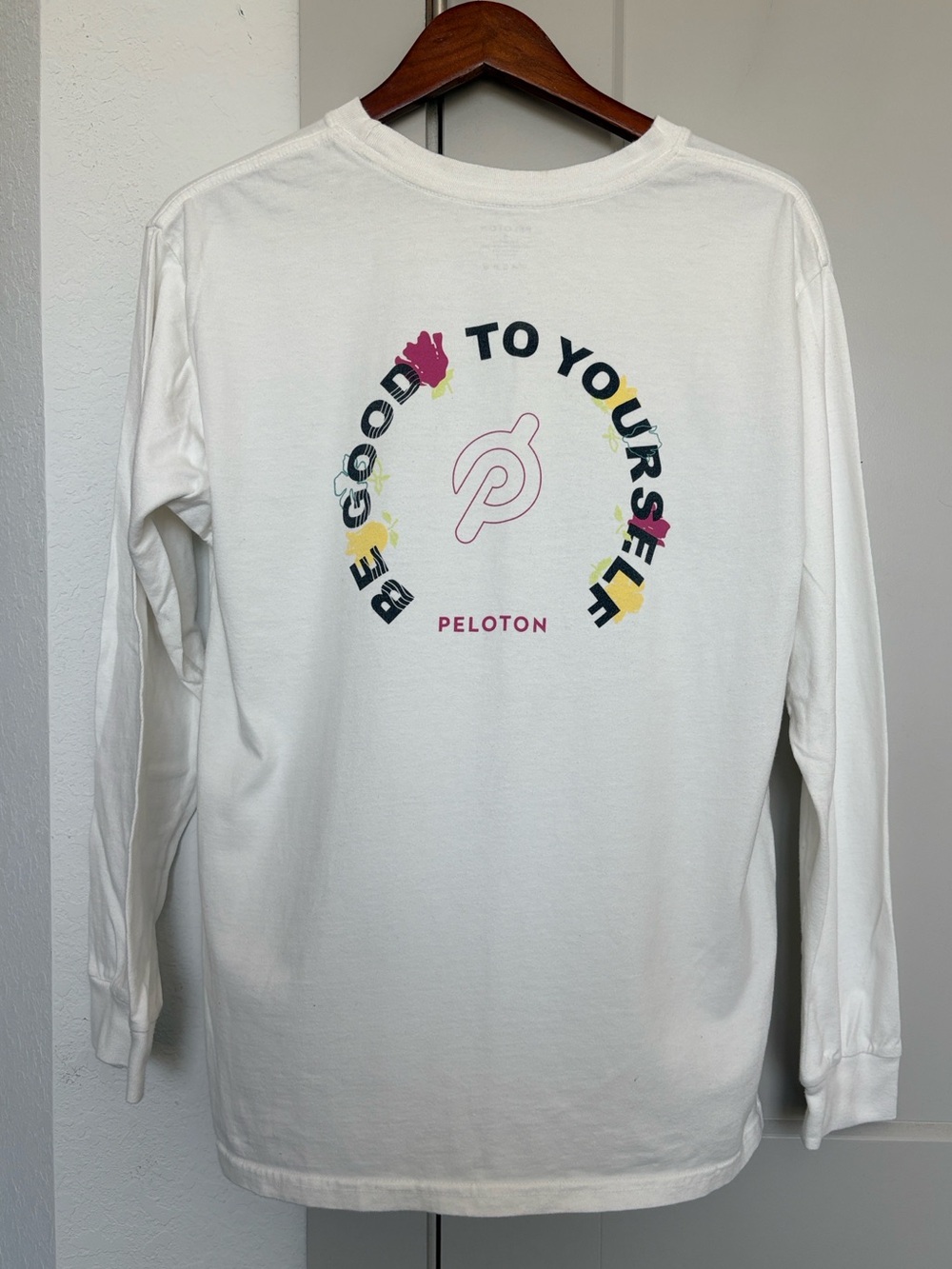 PELOTON BE GOOD TO YOURSELF WHITE LONG SLEEVE GRAPHKIC TEE WOMENS MEDIUM